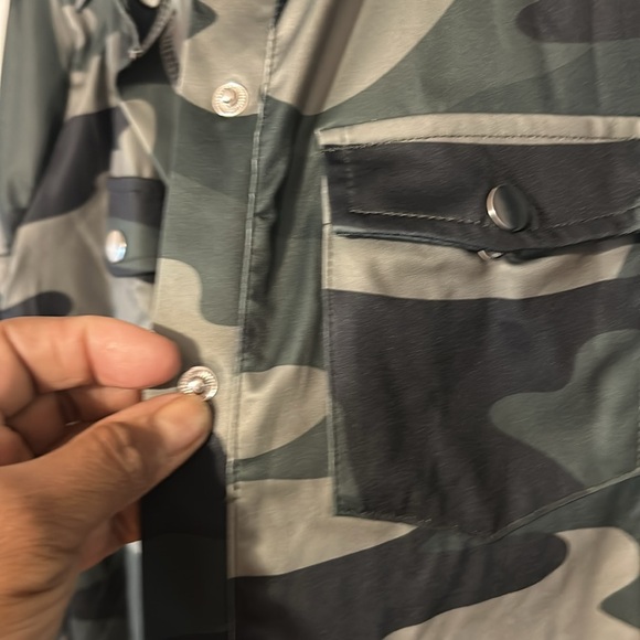 So cute camouflage pants and jacket shirt set size lg but runs smaller in size - Picture 3 of 8